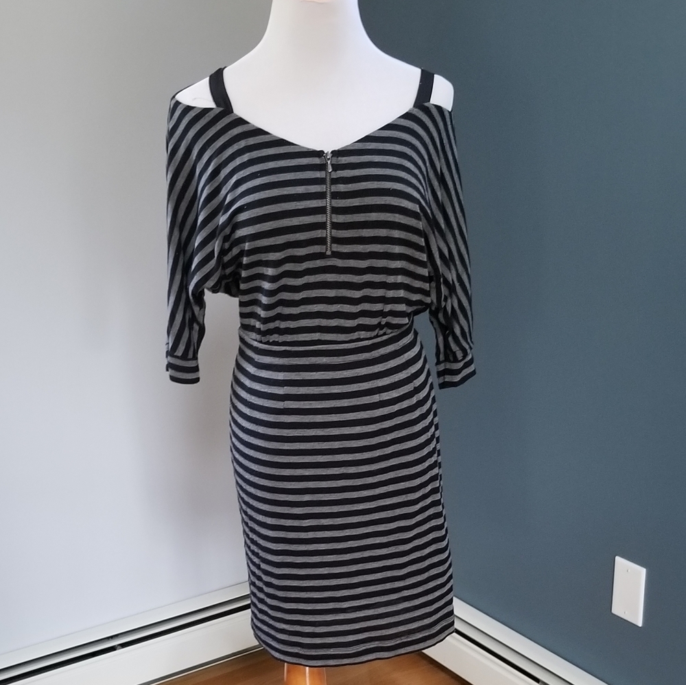 Buy2 Get 1 FREE!!⭐️ Guess Cold Shoulder Stripe Dress